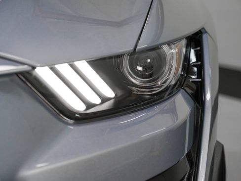 Used 2022 Ford Mustang Shelby GT500 w/ Carbon Fiber Track Pack RWD image 11