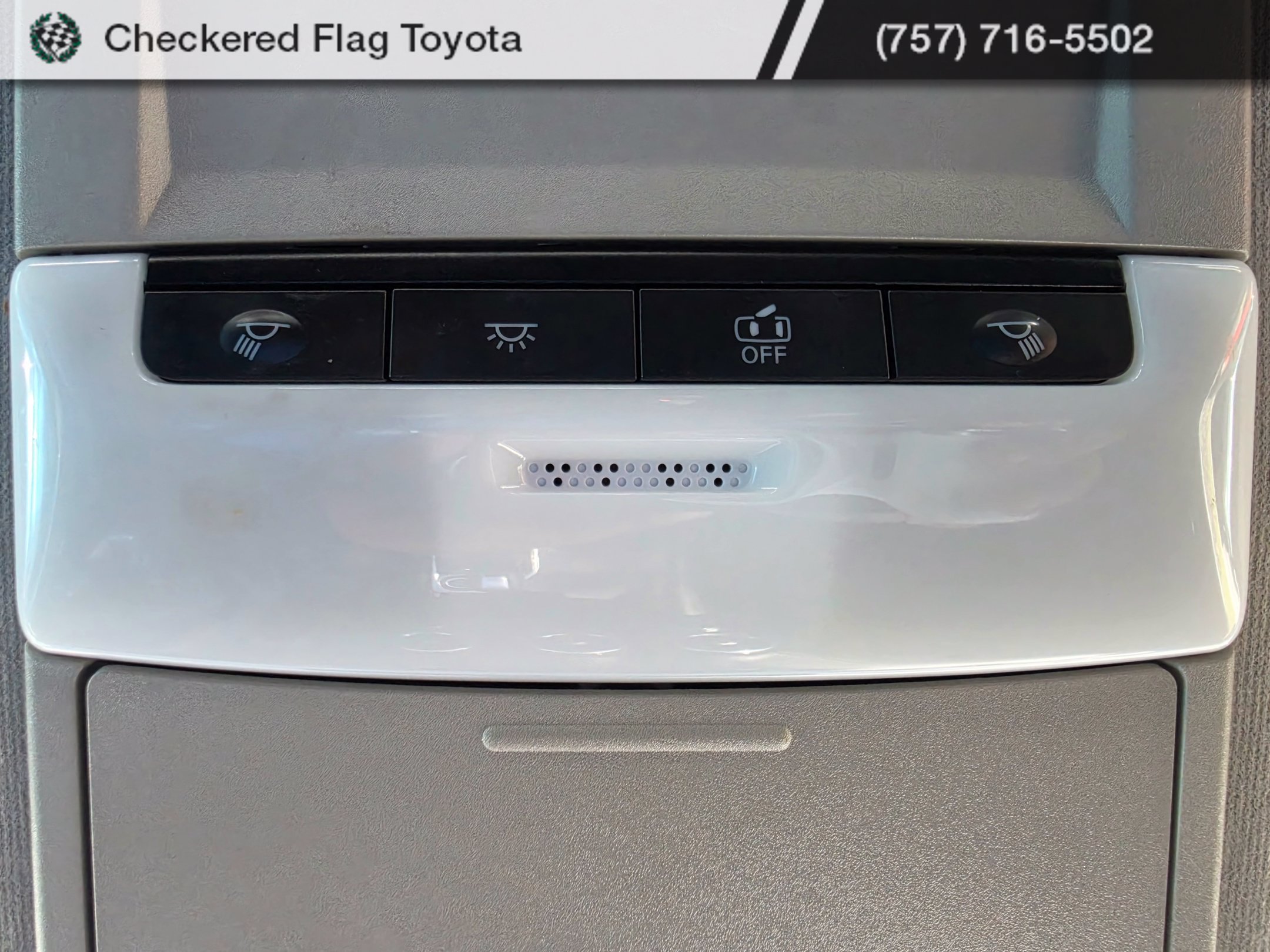 Used 2024 Nissan Sentra SV FWD image 9
