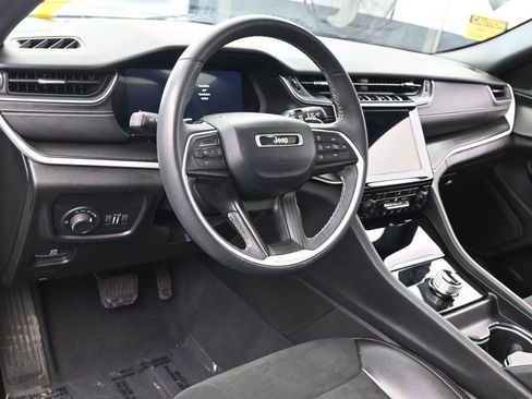 Used 2023 Jeep Grand Cherokee Altitude image 13