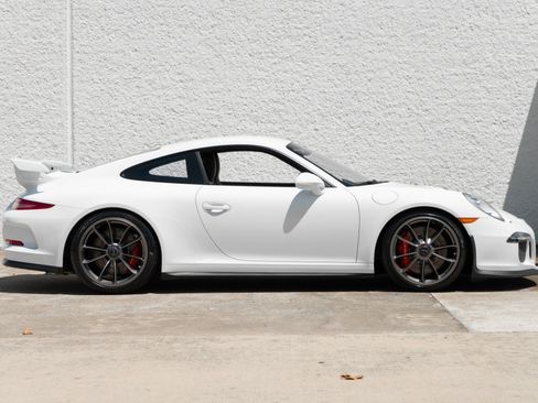 Used 2015 Porsche 911 GT3 RWD image 7