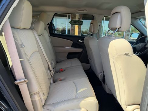 Used 2020 Dodge Journey SE image 21