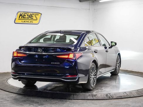 Used 2024 Lexus ES 300h w/ Premium Package FWD image 4