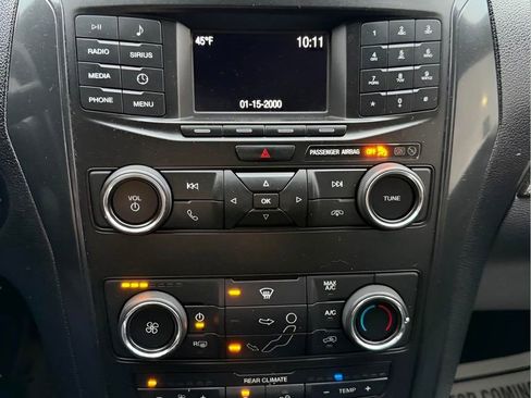 Certified 2018 Ford Explorer XLT FWD image 23