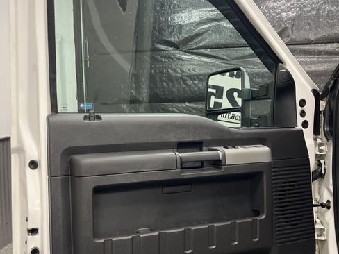 Used 2013 Ford F250 Lariat w/ Chrome Pkg image 21