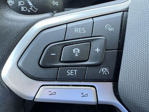 Used 2024 Volkswagen Jetta SE FWD image 27
