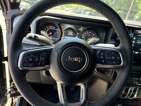 Used 2024 Jeep Wrangler Unlimited Sahara AWD/4WD image 24