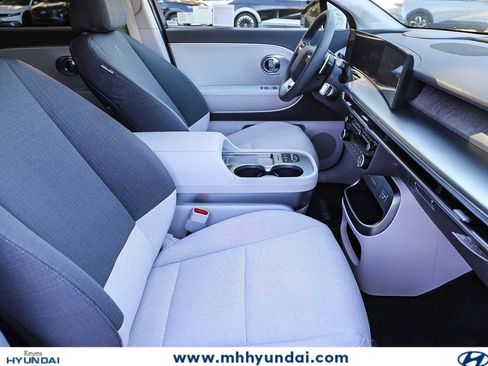 New 2026 Hyundai Ioniq 9 SE AWD/4WD image 17