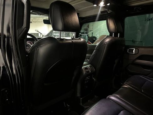 Used 2020 Jeep Wrangler Unlimited Sahara image 13