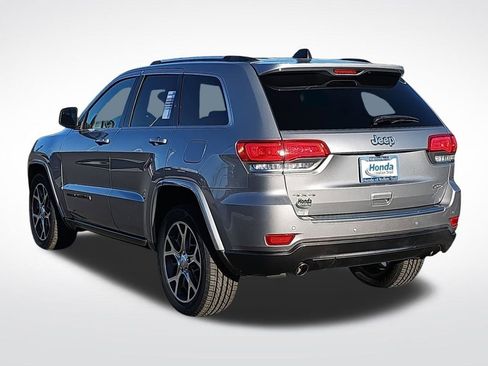 Used 2018 Jeep Grand Cherokee Limited image 9