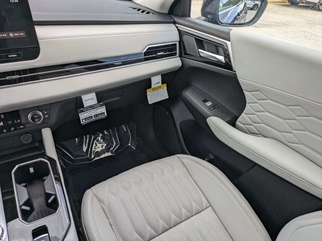 New 2026 Mitsubishi Outlander SEL FWD image 17