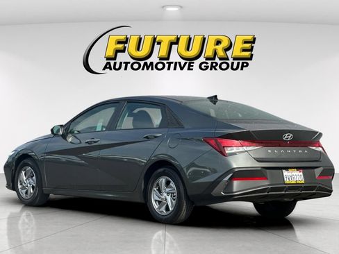 Used 2025 Hyundai Elantra SE FWD image 5