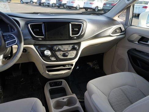 Used 2018 Chrysler Pacifica Touring Plus image 20