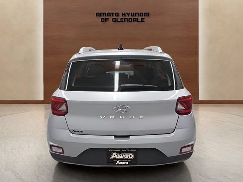 Used 2022 Hyundai Venue SEL FWD image 5