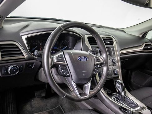 Used 2015 Ford Fusion SE w/ Equipment Group 202A FWD image 16