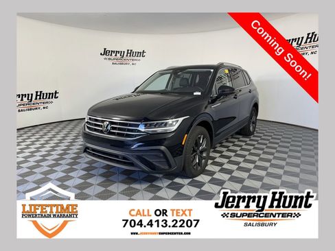 Used 2022 Volkswagen Tiguan SE w/ Panoramic Sunroof Package image 1