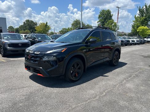 Certified 2025 Nissan Rogue SV AWD/4WD image 7