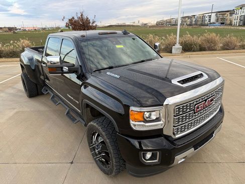 Used 2018 GMC Sierra 3500 Denali w/ Duramax Plus Package image 11