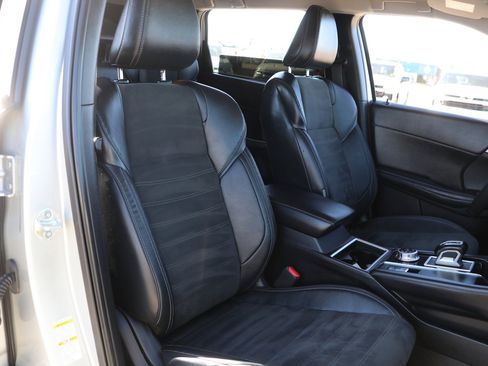 Used 2023 Mitsubishi Outlander SE FWD image 34