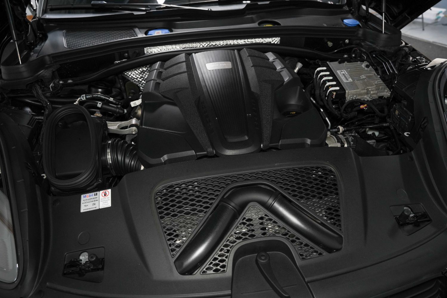 Used 2020 Porsche Macan Turbo AWD/4WD image 53