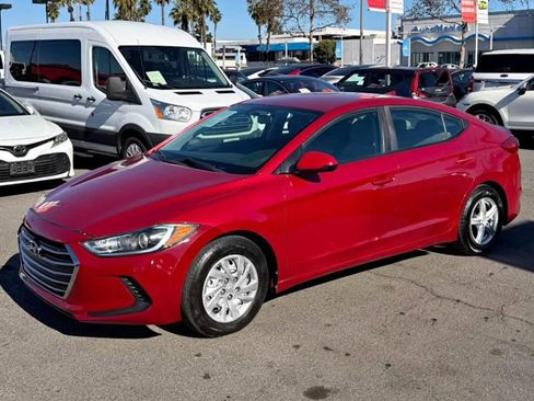 Used 2017 Hyundai Elantra SE image 2