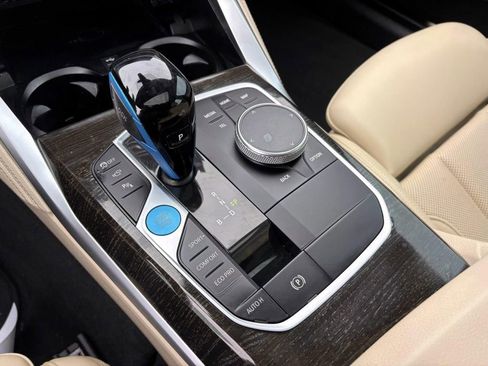 Certified 2022 BMW i4 eDrive40 w/ M Sport Package image 25