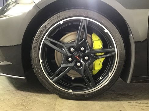 Used 2021 Chevrolet Corvette Stingray Preferred Cpe w/ Z51 Performance Package RWD image 11