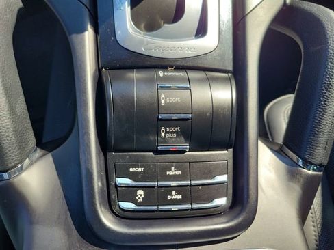 Used 2018 Porsche Cayenne S image 23