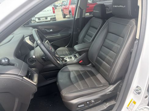 Used 2024 GMC Terrain Denali w/ Denali Premium Package AWD/4WD image 9