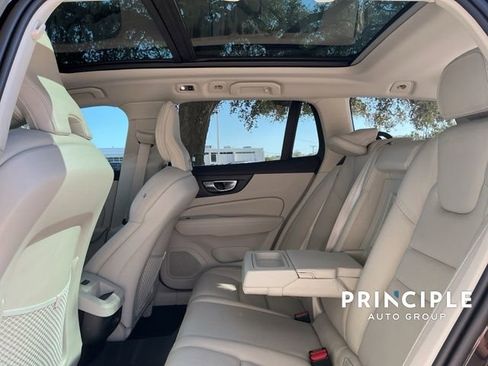 Used 2020 Volvo V60 T5 Cross Country image 31