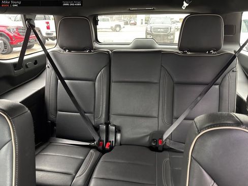 Used 2023 Chevrolet Suburban Premier image 14