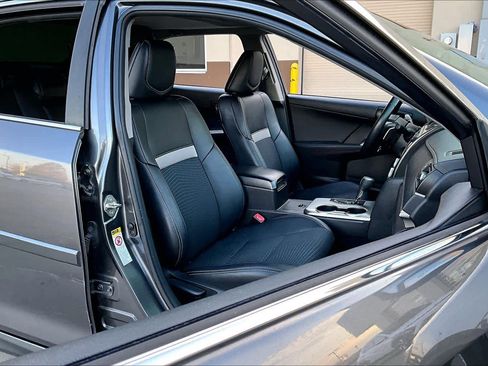 Used 2014 Toyota Camry SE image 8