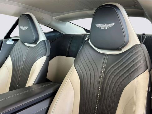 Used 2022 Aston Martin DB11 Coupe RWD image 12