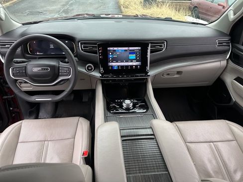 Used 2023 Jeep Wagoneer Series III w/ Preferred Equipment Group image 47