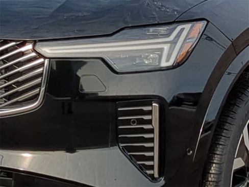 New 2026 Volvo XC90 B6 Plus w/ Protection Package Premier image 10