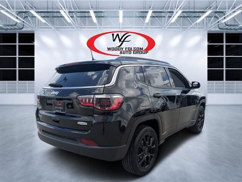 Used 2025 Jeep Compass Latitude w/ Convenience Group AWD/4WD image 3