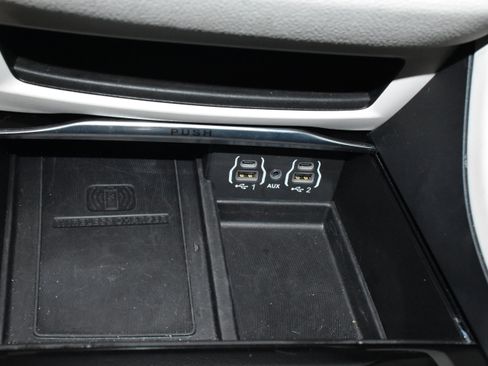 Used 2023 Chrysler Pacifica Limited FWD image 20
