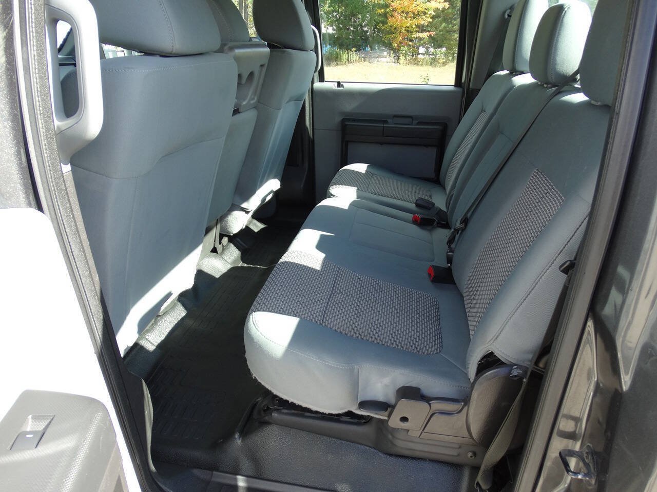 Used 2015 Ford F250 4x4 Crew Cab XL w/ Power Equipment Group image 21