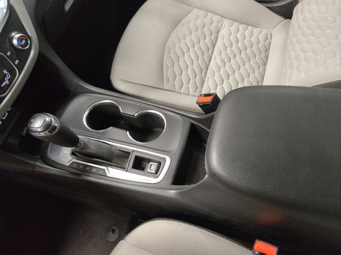 Used 2020 Chevrolet Equinox LS w/ LS Convenience Package FWD image 26