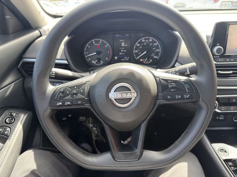 Used 2024 Nissan Altima 2.5 S FWD image 25