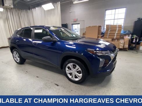 Used 2024 Chevrolet Trax LS FWD image 2