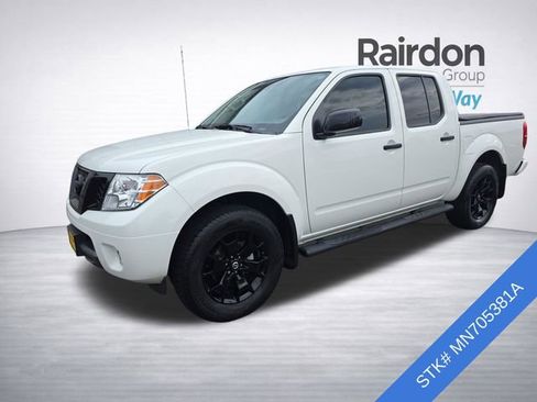 Used 2021 Nissan Frontier SV w/ Midnight Edition Floor Mats AWD/4WD image 3