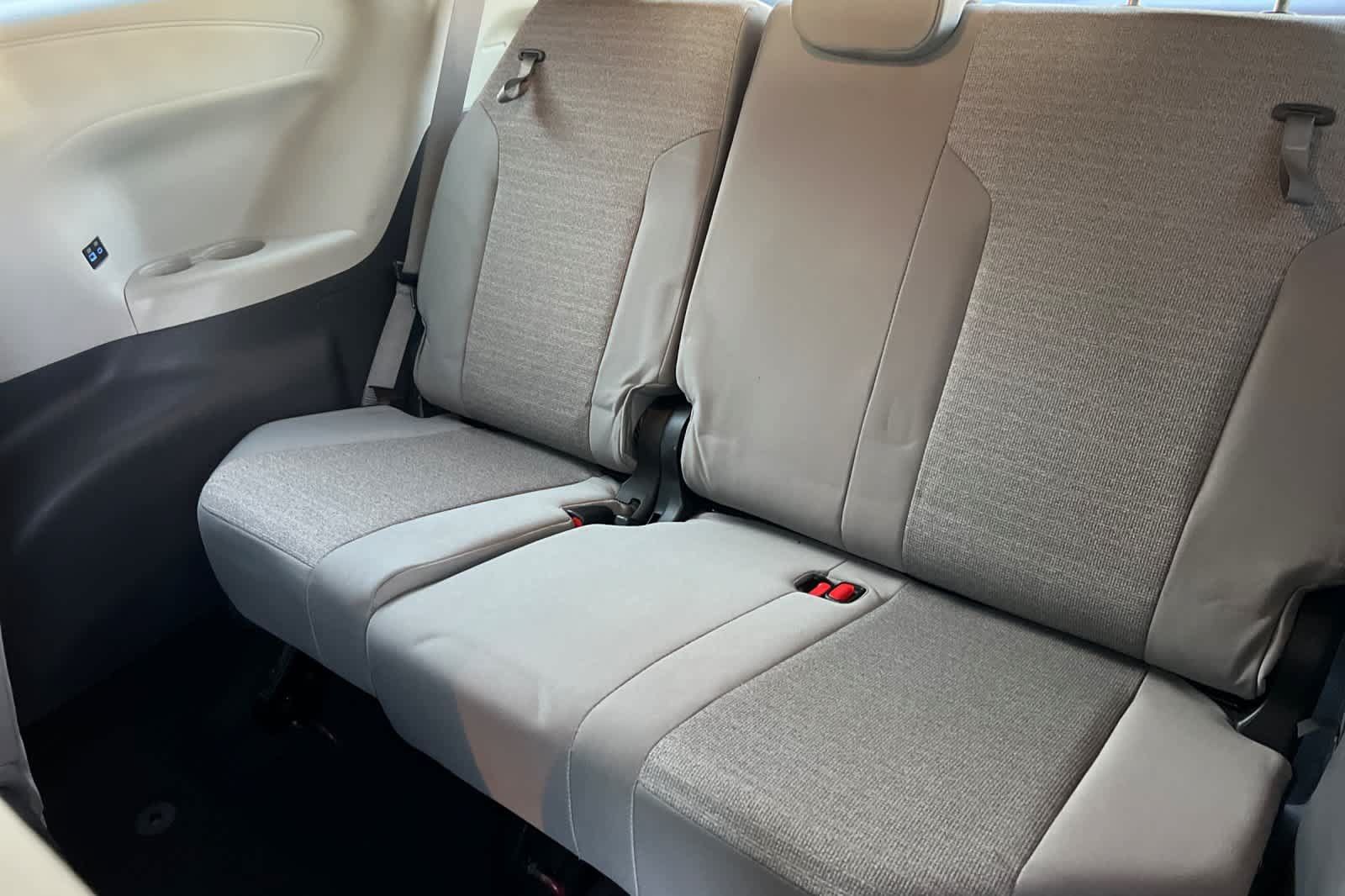Certified 2021 Toyota Sienna LE FWD image 16