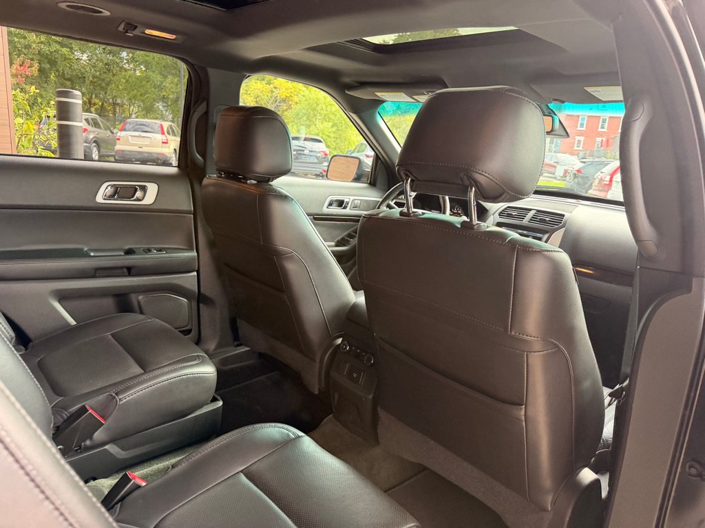 Used 2014 Ford Explorer Limited w/ Equipment Group 302A AWD/4WD image 17
