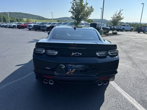 Used 2020 Chevrolet Camaro SS RWD image 6