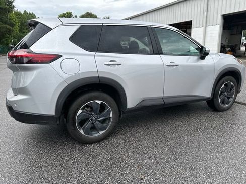 Used 2024 Nissan Rogue SV AWD/4WD image 5