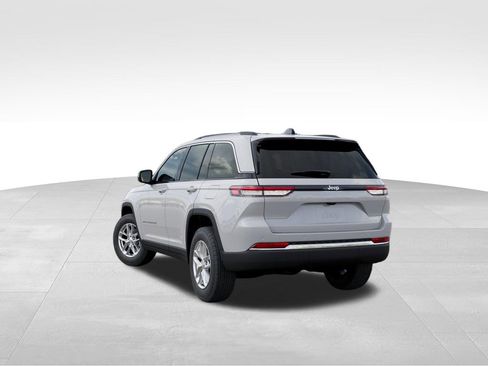 New 2025 Jeep Grand Cherokee Laredo image 3