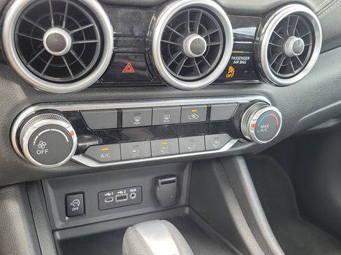 Used 2024 Nissan Sentra SV FWD image 30