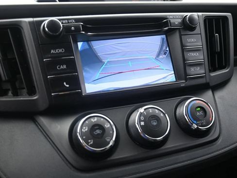 Used 2017 Toyota RAV4 LE FWD image 28