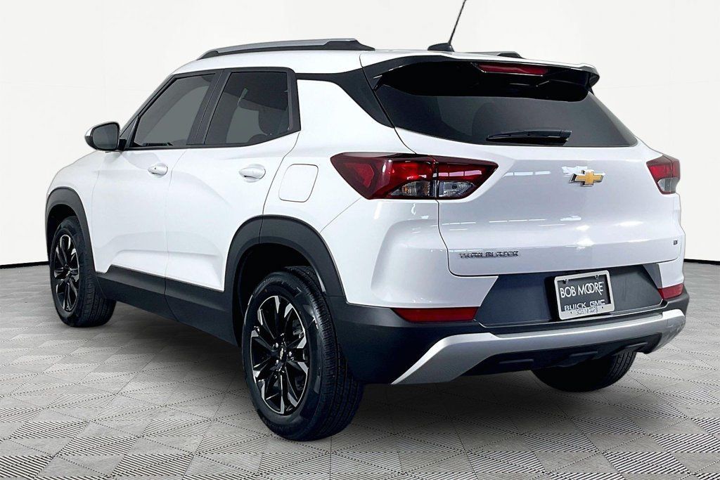 Used 2023 Chevrolet TrailBlazer LT w/ Convenience Package FWD image 4