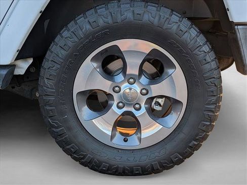 Used 2017 Jeep Wrangler Unlimited Sahara image 14